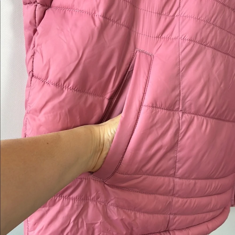 Reversible Sherpa, Quilted Pink Vest with Pockets - New with Tags - Picture 5 of 12